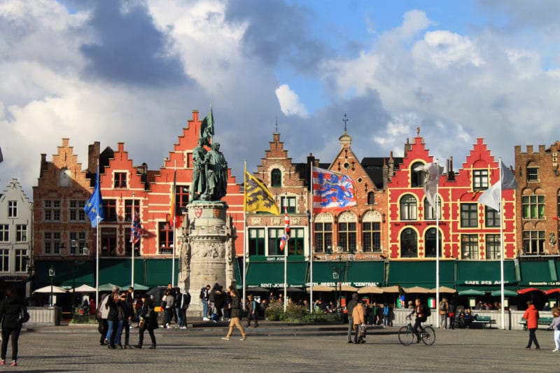 Praça na cidade de Bruges na Bélgica