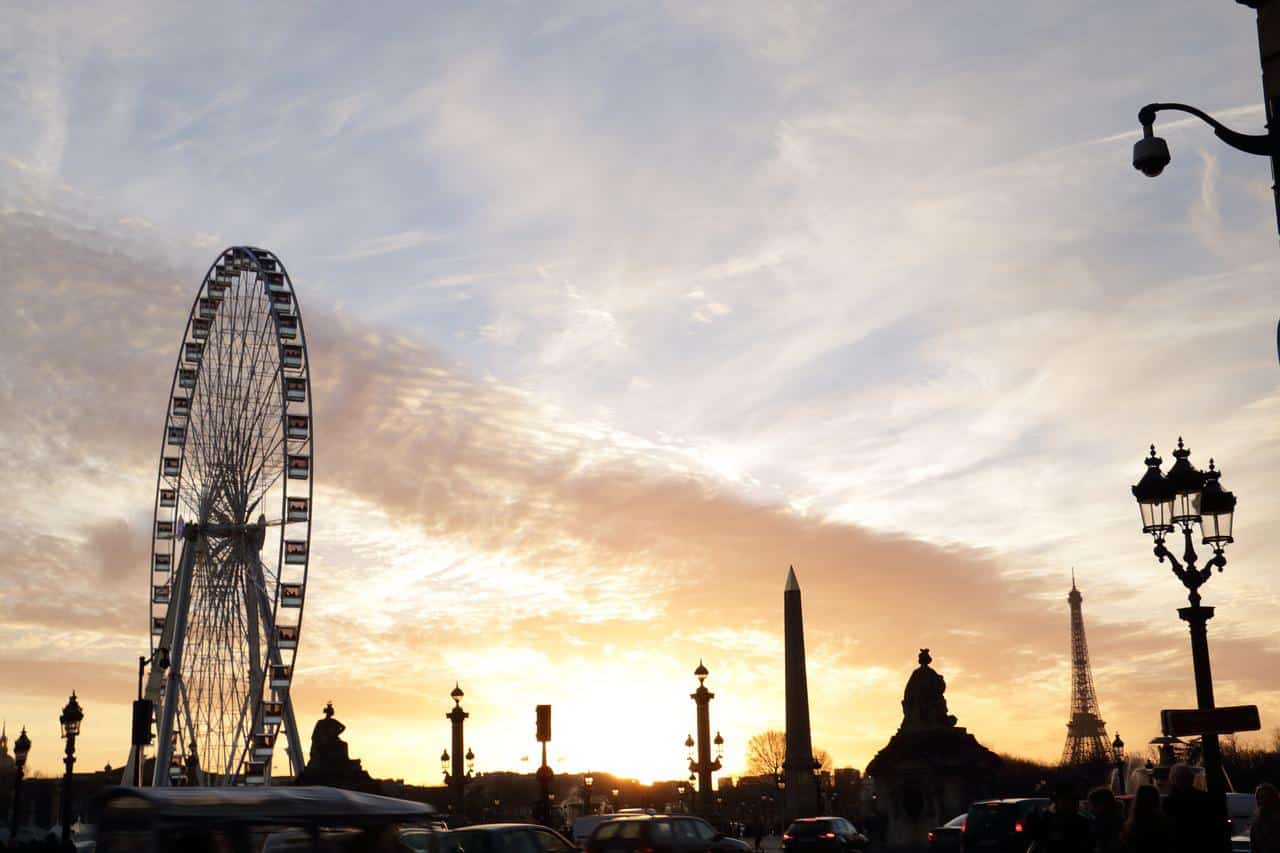 Roda gigante de Paris ao entardecer